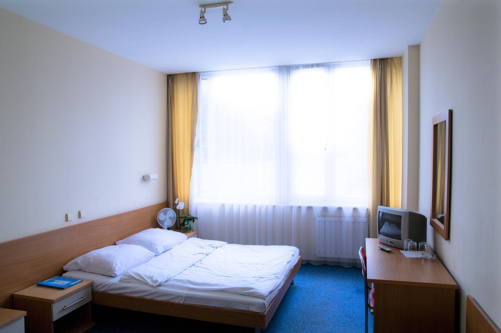 Albergue Dom Turystyczny Indigo Cracovia Habitación foto