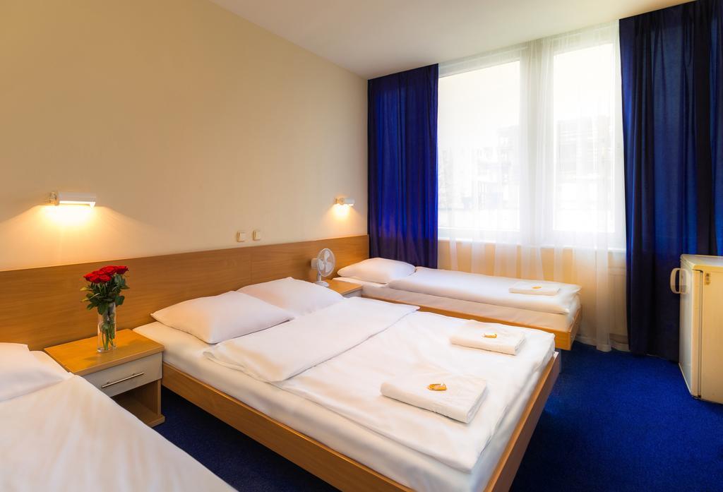 Albergue Dom Turystyczny Indigo Cracovia Habitación foto