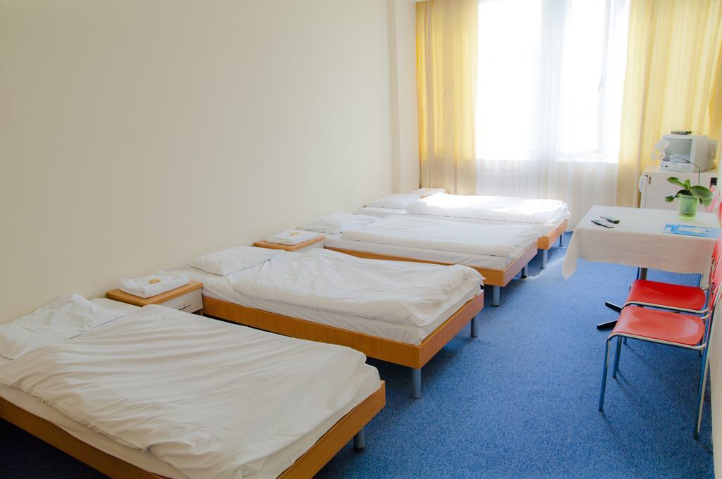 Albergue Dom Turystyczny Indigo Cracovia Habitación foto