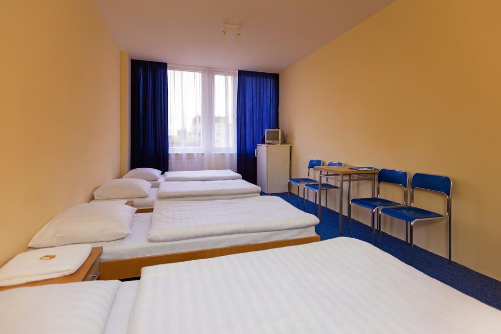 Albergue Dom Turystyczny Indigo Cracovia Habitación foto