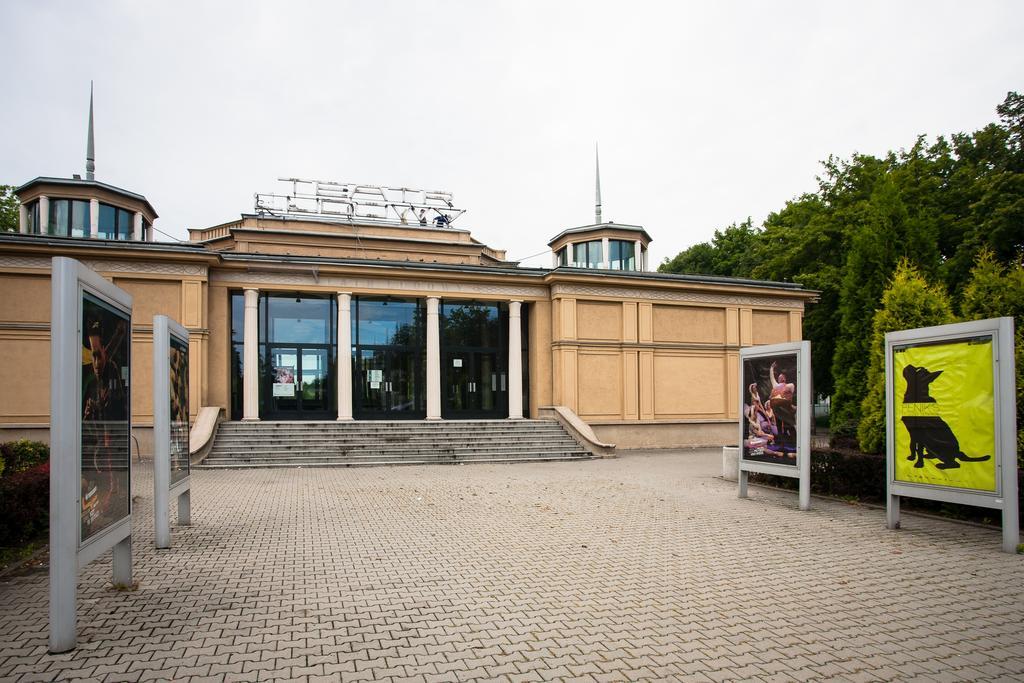 Albergue Dom Turystyczny Indigo Cracovia Exterior foto