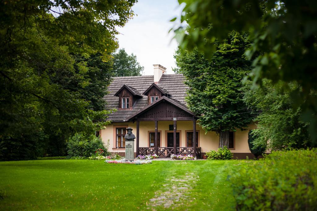 Albergue Dom Turystyczny Indigo Cracovia Exterior foto